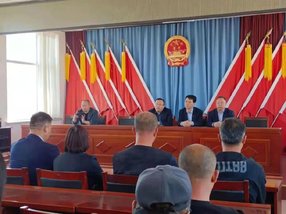 “我为群众办实事”、 法律顾问下村忙——绥中县司法局开展“解民之惑—我为群众办实事普法宣传”活动